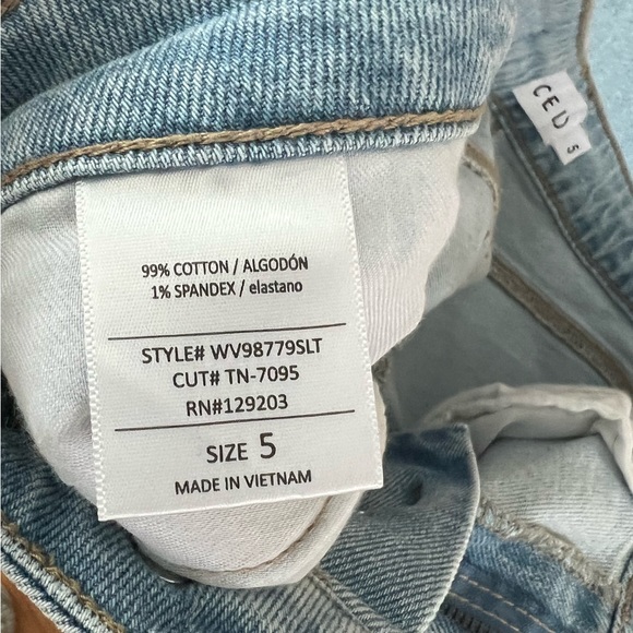 Like new / worn once. Cello wide leg jeans. - Picture 4 of 4